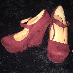 Strapped Wedge Pumps
